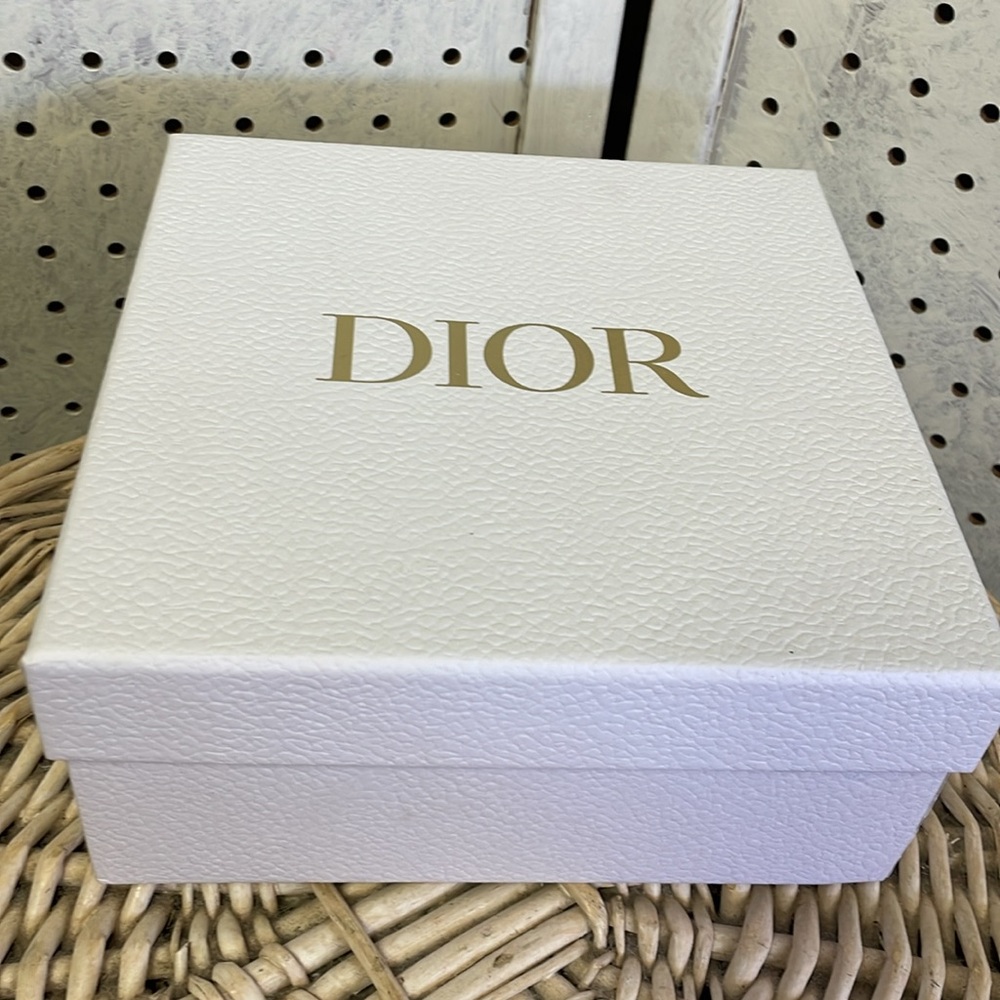 Dior makeup bag - Picture 12 of 13